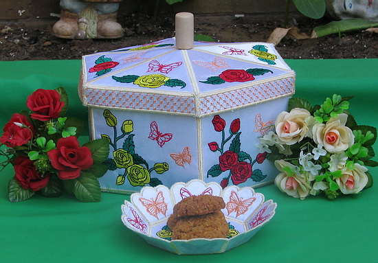 Rose Bud Cookie Jar